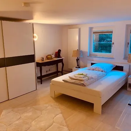 Quarto em Acomodações Particulares Souterrain Mit Separatem Eingang Und Bad Düsseldorf