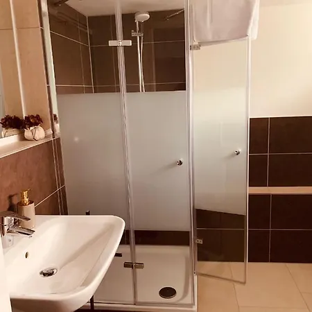 Quarto em Acomodações Particulares Souterrain Mit Separatem Eingang Und Bad