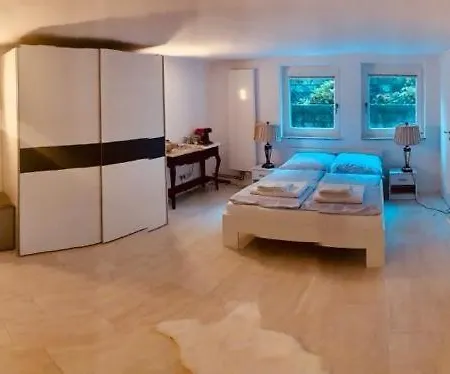 Souterrain Mit Separatem Eingang Und Bad Homestay *