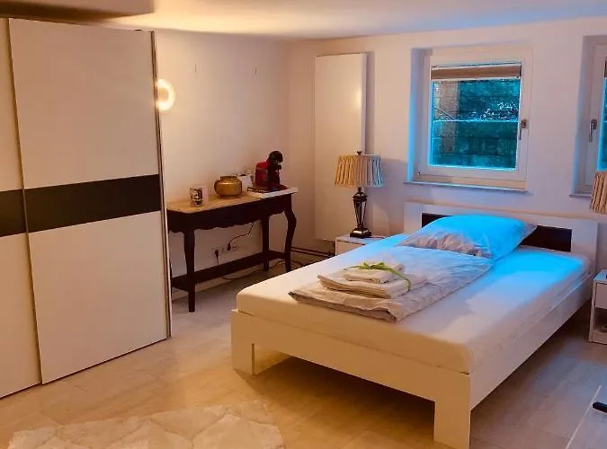 Quarto em Acomodações Particulares Souterrain Mit Separatem Eingang Und Bad Düsseldorf