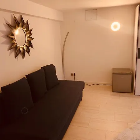 Séjour chez l'habitant Souterrain Mit Separatem Eingang Und Bad *