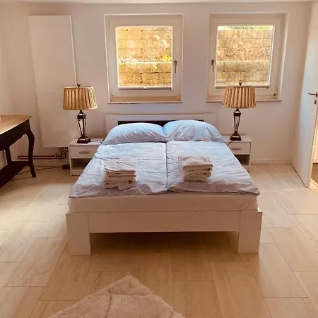 Souterrain Mit Separatem Eingang Und Bad Séjour chez l'habitant