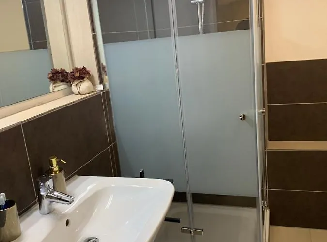 Souterrain Mit Separatem Eingang Und Bad Privatunterkunft