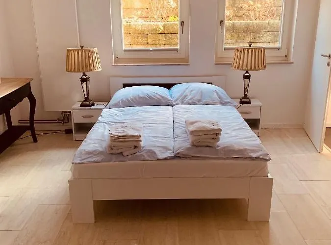 Souterrain Mit Separatem Eingang Und Bad Privatunterkunft